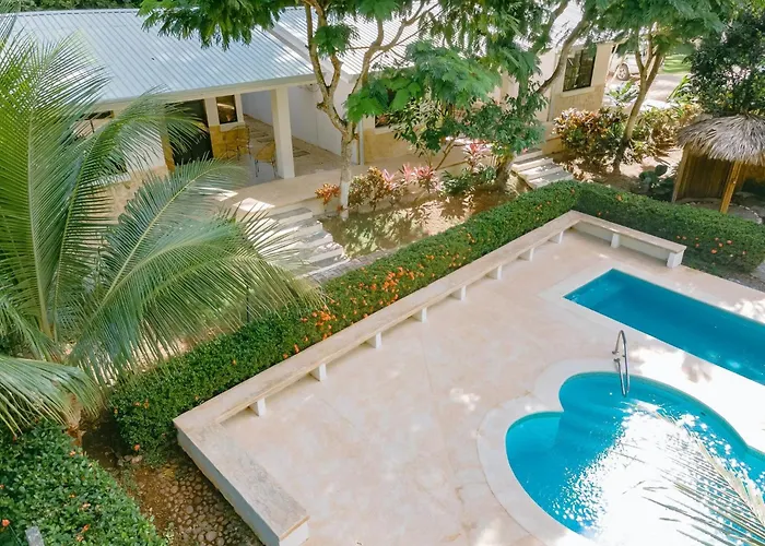 Guest house Family Jungle Stay, Minutes To Playa Conchal